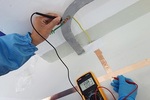 防靜電地膠地面鋪設(shè)采用什么接地方式？